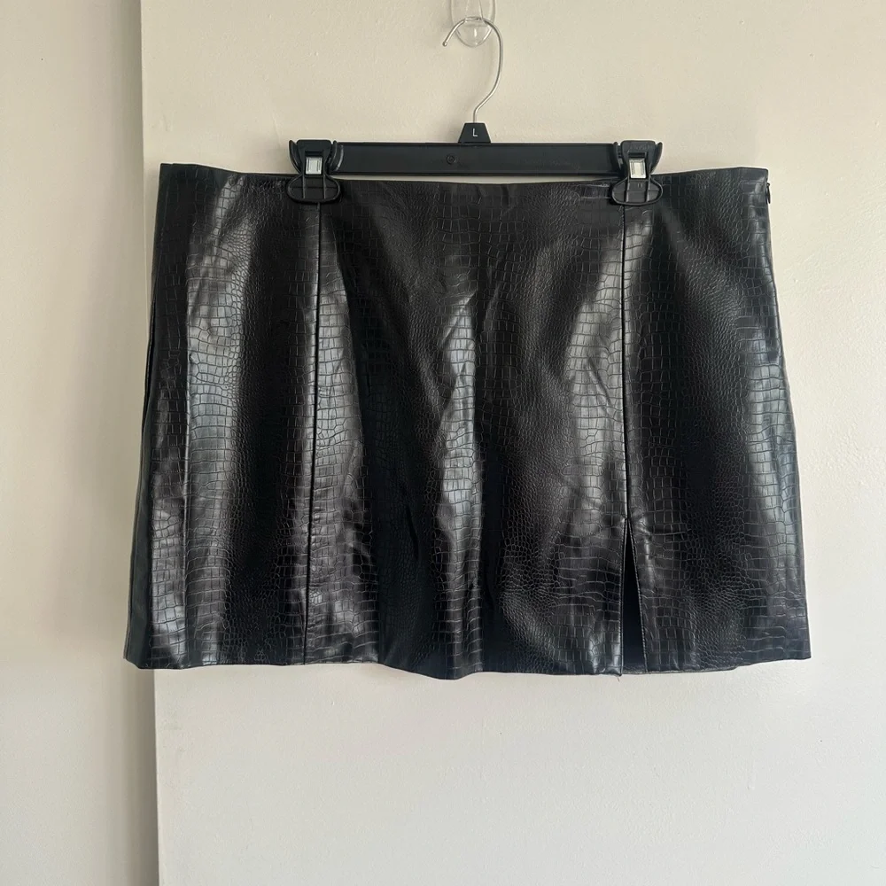 Black Faux Croc Mini Skirt - Structured